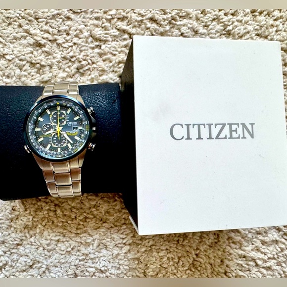*READ DESCRIPTION* Citizen Eco-Drive Blue Angles H800 Radio controlled Watch - Picture 8 of 16